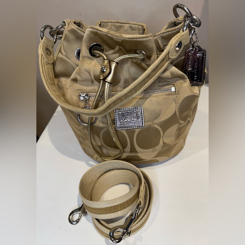 Coach Poppy Drawstring Bucket bag 2011 18354 EUC Shoulder or Crossbody